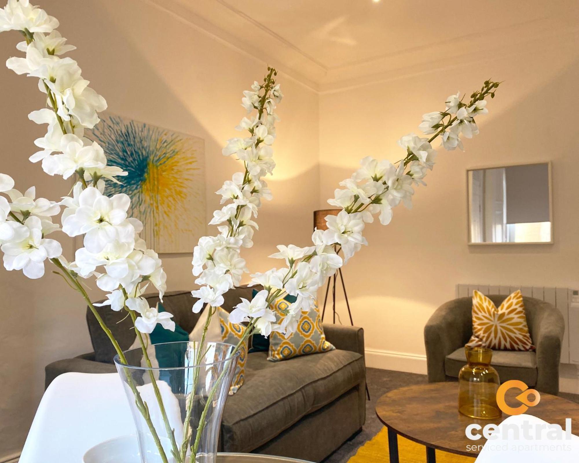 Central Serviced Apartments - Cosy 1 Bedroom - Modern - Close To Transport Links - Quiet Neighbourhood - Fast Wifi - Fully Equipped - Smart Tvs In All Rooms - Monthly Stays Welcome - Free Street Parking - Ideal Relocation To Dundee Accommodation Exterior photo